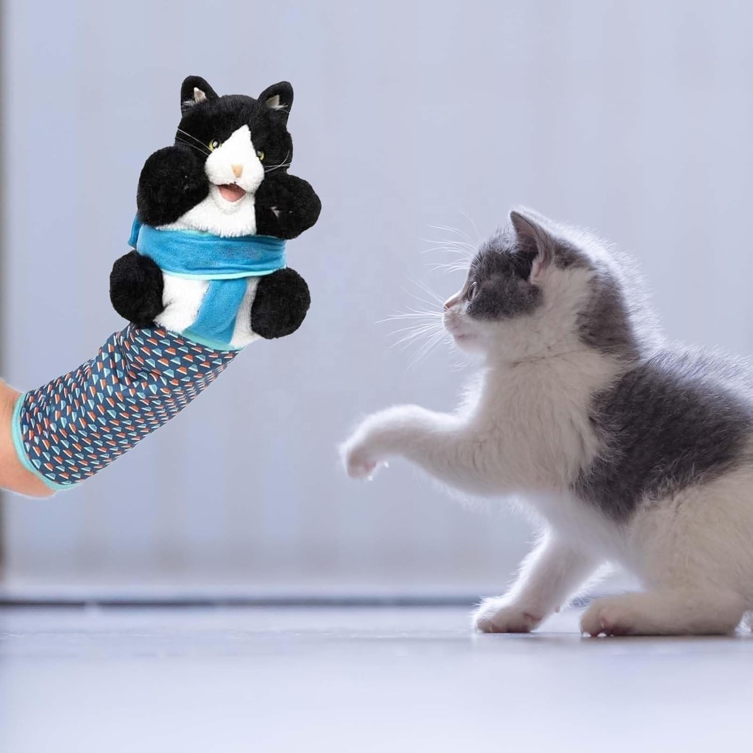 CATSUMO Katzen-Spielpuppe Mit Katzenminze – Knisternde Ohren, Bewegliche Beine, Schutzhülle