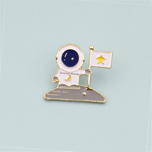 Nuevas Ideas, Pin de Solapa Magnético Redondo 3D con Diseño de Astronauta Interestelar, Personalizado, Estilo Anime - Product Image 6