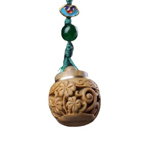 Llavero de madera de sándalo verde hueco de 2.8x2.5cm, colgante elegante con borla para decoración de coche y bolso - Product Image 4