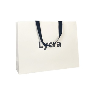 Bolsas de Regalo de Lujo Personalizadas al por Mayor, Ecológicas, Reciclables, de Cartón Color Marfil, con Laminación, Logotipo Personalizado y Cuerda de Algodón - Product Image 1