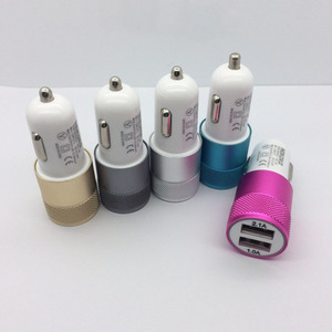 Cargador de coche con doble USB, aleación de aluminio, entrada de 12-24V, diseño tipo bala para cargar teléfonos - Product Image 3