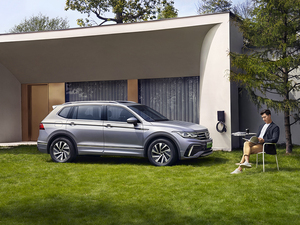 Modèles les plus vendus Voitures d'occasion 2023 VW <span class=keywords><strong>Tiguan</strong></span> <span class=keywords><strong>R</strong></span>-<span class=keywords><strong>Line</strong></span> 1.4T 1.5T 2.0T Hybride <span class=keywords><strong>Tiguan</strong></span> L <span class=keywords><strong>R</strong></span> <span class=keywords><strong>Line</strong></span> SUV PHEV Tayron GTE - Product Image 5