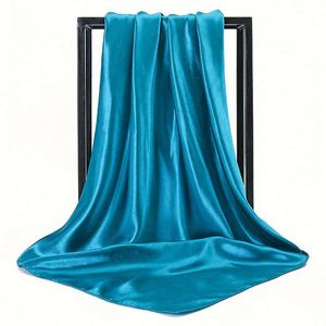 Foulard en satin noir uni imprimé sur mesure en gros, 90 cm x 90 cm, écharpe de mode en soie simulée, couleurs unies professionnelles - Product Image 4