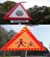 Feu de signalisation triangulaire solaire à LED clignotante avec batterie remplaçable, indice IP66, réflecteur prismatique haute intensité pour