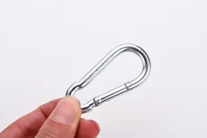 फैक्टरी प्रत्यक्ष थोक Carabiner हुक हार्डवेयर 304 316 स्प्रिंग्स स्टेनलेस स्टील चढ़ाई बटन स्नैप कांटों Carabiner