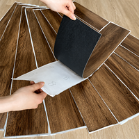 Fabrikpreis Modernes Design Wasserdichter PVC-Vinylboden Maßgefertigter Selbstklebender LVT-Bodenbelag für Wohnzimmer