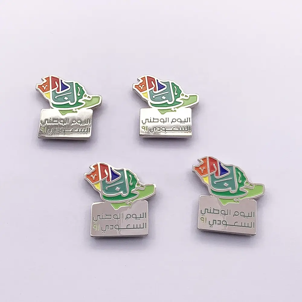 Atacado Lembranças Personalizadas Soft Esmalte Lapel Pin Prata Dia Arábia Saudita Emblema Com Ímã