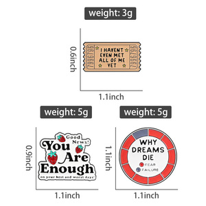 เข็มกลัดการเดินทางแห่งการค้นพบตัวตน ฉันยังไม่ได้พบกับตัวตนของตัวเองทั้งหมด ดีไซน์แบบตั๋ว ใช้เป็นเครื่องประดับสำหรับสวมใส่ในชีวิตประจำวัน สไตล์การเติบโตส่วนบุคคล - Product Image 6