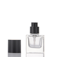 Vente en gros de flacons de lotion carrés de 30 ml, disponibles avec un bouchon pompe, idéal pour les voyages et les coffrets cadeaux