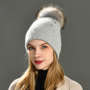 Bonnets d'hiver pour femme en laine véritable raton laveur, couvre-chef avec <span class=keywords><strong>pompon</strong></span> en boule, chapeau tricoté avec strass en cachemire, haute qualité, nouveauté 2019 - Product Image 1