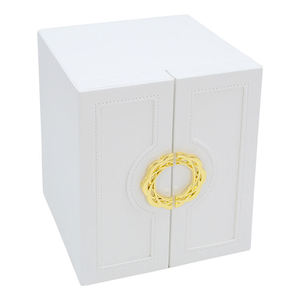 Estuche Moderno Rectangular para Guardar Joyas con Cierre Magnético y Diseño con Bisagras en Colores Azul Pastel y Rosa - Product Image 4