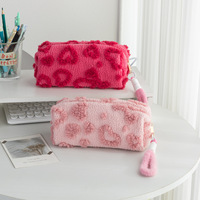 Ins Portable Carré Toilette Sac De Rangement Dragonne Grande Fermeture Éclair Fluffy Oreiller Cosmétique Pochette Doux Amour Conception En Gros