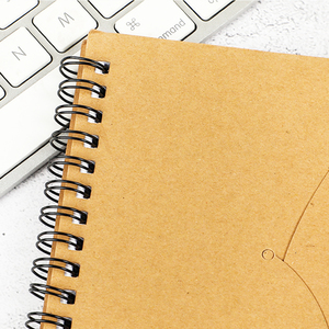 Set di Quaderni Ecologici B7 Personalizzati per Scuola, Mini Quaderno a Spirale in Carta Kraft Promozionale con Penna - Product Image 5