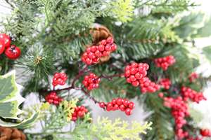 Guirnaldas y Coronas Navideñas de Bayas Rojas Artificiales Ecológicas de 24 Pulgadas, Personalizadas al por Mayor - Product Image 4