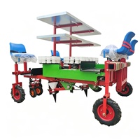 Transplanteur de semis de légumes tracté par un tracteur pour la transplantation de poivrons, piments, aubergines, tomates, figues de Barbarie et fraises