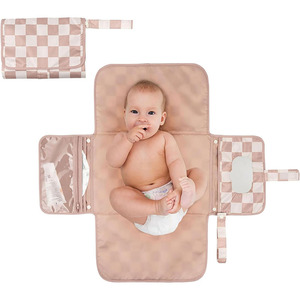 Tapis à langer portable pliable imperméable pour nouveau-nés filles et garçons avec poche pour lingettes intelligentes, en polyester, décontracté - Product Image 1