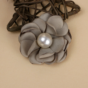 Accesorios para el Cabello con Flores de Tela y Centro de Perlas de 3.5 cm, Estilo Camelia, para Ropa, Zapatos y Bolsos de Boda - Product Image 4