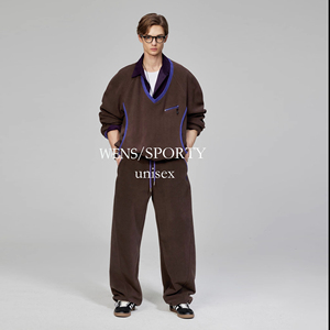 Conjunto Deportivo Unisex de Forro Polar, Sudadera con Cuello en V y Pantalones, Corte Holgado, Estilo Casual para Otoño, Manga Larga, Color Sólido, Cierre con Cordón - Product Image 3