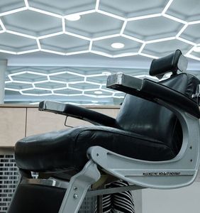 Hochwertiges anpassbares <span class=keywords><strong>3</strong></span>-poliges LED-Licht für Garagen und Werkstätten Hexagon Honeycomb Decken leuchte Wasserdichte Funktion - Product Image 4