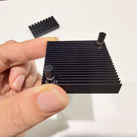 Dissipateur thermique personnalisé en aluminium anodisé noir pour carte mère IPC, à ailettes usinées CNC, pour refroidissement CPU/RAM, avec dessins 3D
