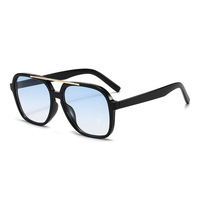 2602 Nouvelles Lunettes de Soleil Carrées Rétro Homme Femme UV400 Double Pont PC Stylées Cool pour la Conduite et le Cyclisme Tendance Gafas De Sol Personnalisables