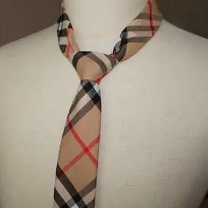 Marca de lujo, corbata clásica británica a cuadros para hombre, corbata de tendencia informal a la moda para hombres, traje de negocios para citas, corbata decorativa