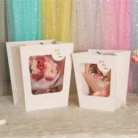 Sac fourre-tout classique en forme de T pour cadeaux floraux avec fenêtre transparente en PVC, en papier kraft imperméable blanc/rose