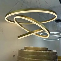 Luminaires suspendus décoratifs carrés minimalistes contemporains, design nordique moderne, anneaux LED, lustres à intensité variable