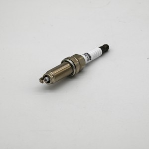 Candela di fascia alta personalizzata <span class=keywords><strong>doppio</strong></span> iridio oro numero OE 122905 r0003 per prestazioni ottimali del motore auto a benzina nuove - Product Image 3