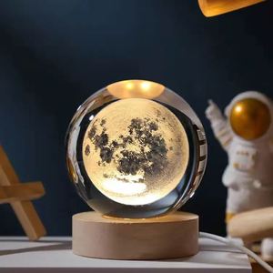 Vente en gros de sphères de planètes du système solaire en verre, gravées au laser 3D, boule de cristal de la galaxie avec base en bois ronde et lumière LED - Product Image 2