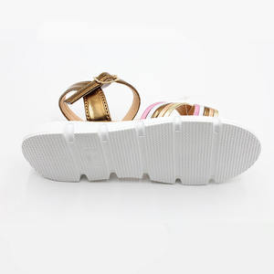 Vente en gros de jolies sandales de plage en gelée pour enfants sandales d'été colorées faites à la main pour enfants <span class=keywords><strong>chaussures</strong></span> de bébé antidérapantes pour filles - Product Image 6