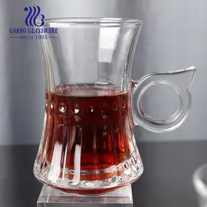 Fabrik Großhandel exklusive Form geprägt 3oz 80ml türkische 6pcs Tee tassen Kaffee Tassen Untertassen arabische Glas becher