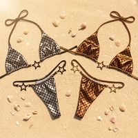 Op maat gemaakte badkleding Euro-Amerikaanse trendy satijnen tweedelige Baudeau-stijl damesbadpak stijlvolle bikini driehoekige strandkleding fabriek