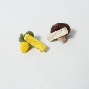 Petites pinces à cheveux en feutre mignonnes faites à la main pour enfants accessoires de cheveux simples et doux avec ruban de simulation de fruits et légumes en métal - Product Image 6