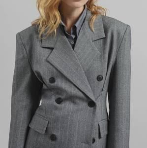 Blazer en velours rayé à double boutonnage avec broderie - Gris chiné infroissable - Product Image 6