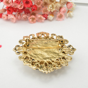 Broche de Flor Rosa Elegante Retrô Europeu-Americano com Strass e Diamantes Incrustados em Liga Metálica, Estilo Boêmio, para Fornecimento Transfronteiriço - Product Image 5