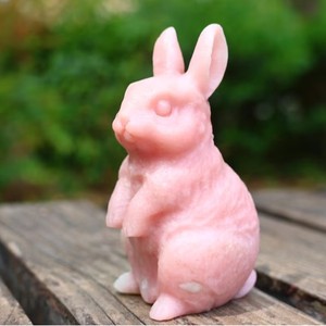 Venta al por Mayor de Ópalo Rosa Natural Tallado en Forma de Conejo, Artesanía de Piedra Feng Shui para Decoración del Hogar - Product Image 3