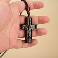 Croix du Sauveur sculptée à la main, pendentif en bois, collier chrétien, crucifix catholique, ornement suspendu pour voiture, cadeau