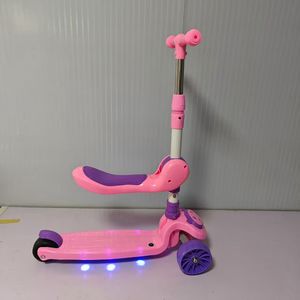 Trottinette pliable trois-en-un pour enfants de 1 à 8 ans, pour garçons et filles, comprend un tricycle pour bébé et une <span class=keywords><strong>planche</strong></span> à roulettes à trois roues - Product Image 4