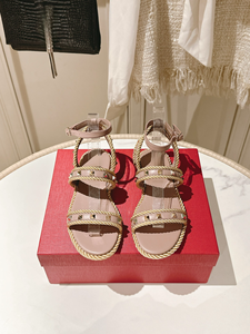 รองเท้าสานรัดข้อเท้าแบบมีหัวเข็มขัดปรับได้ ระบายอากาศได้ดี กันลื่น เหมาะสำหรับฤดูร้อนและกิจกรรมกลางแจ้ง สไตล์วาเลนติโน - Product Image 1