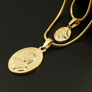 Collar con Colgante de la Virgen María en Oro de 18k, Venta al Por Mayor a Precio Económico - Product Image 5