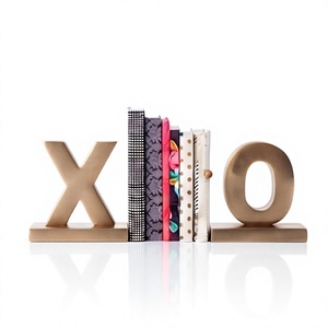 Porte-livres design typographique alphabet, texture moulée, pièce maîtresse de bureau, article pour fournisseur de commandes en gros - Product Image 1