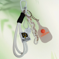 Accessoires porte-clés pickleball pagaie en caoutchouc PVC souple avec logo personnalisé 3D OEM d'usine avec porte-clés porte-clés cadre de pagaie