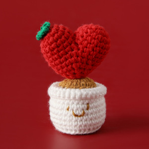 Adorno de <span class=keywords><strong>Cactus</strong></span> en Maceta con Forma de Corazón Rojo/Verde, Muñeca de Ganchillo para el Hogar, Adornos de Bricolaje, Decoración Art Deco, Producto Terminado de Hilo Tejido a Mano - Product Image 2