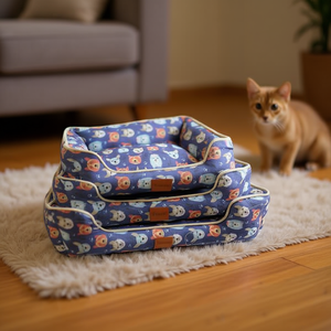 Cuccia per Cani in Lino con Stampa Gatto su Sfondo Blu, Set Tre Pezzi per Animali Domestici - Product Image 3