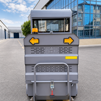Machine de nettoyage multifonctionnelle pour sols, avec propulsion par batterie, pour les parcs de stationnement, les usines, les fabricants