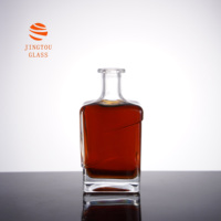 Bouteille de liqueur en verre transparent gaufré à lignes obliques carrées de 500 ml, base lourde, bouteille en verre personnalisée pour l'emballage du whisky, de la vodka et des spiritueux