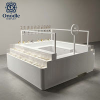 Kiosque de présentation de parfums de luxe écologique avec étagères lumineuses LED, durable, facile à nettoyer, mobilier de vente au détail de parfums sur mesure, solution adaptée pour