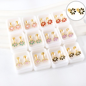 Pendientes Personalizados de Acero Inoxidable 18K 24K con Logotipo Personalizado, Pendientes de Botón para Mujer, Joyería Chapada en Oro - Product Image 4