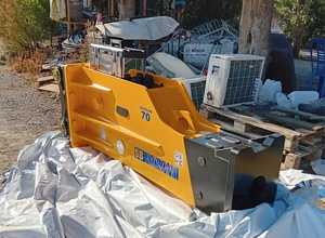 หัวเจาะไฮดรอลิกสำหรับรถขุด รุ่น SB70 แบบกล่องเก็บเสียง พร้อมกล่องเครื่องมือและชิ้นส่วนหลัก - Product Image 2